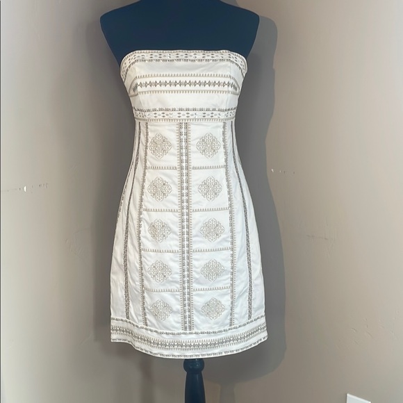 White House Black Market Dresses & Skirts - White House Black Market Strapless White Embroidered Dress White 8 Cocktail